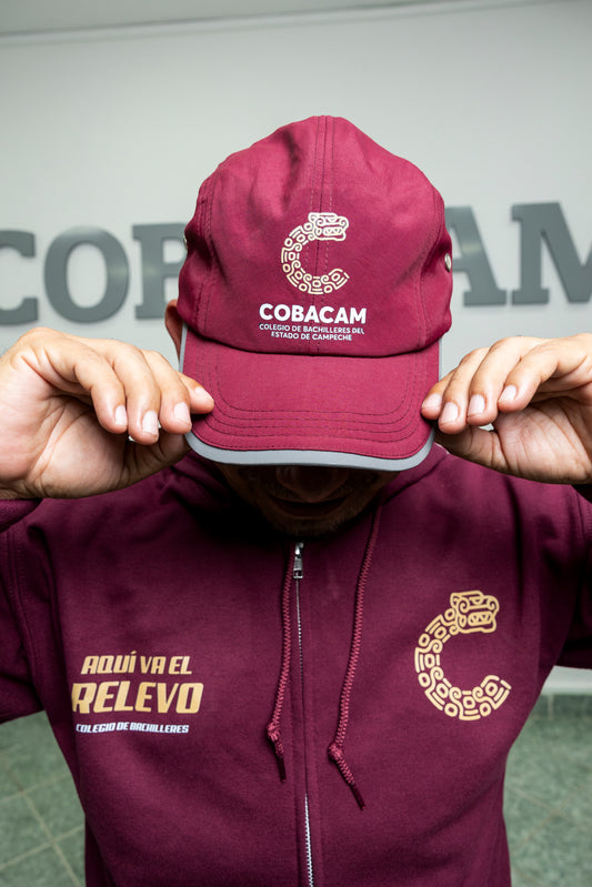 Gorra guinda deportiva con reflejante. Precio más IVA.