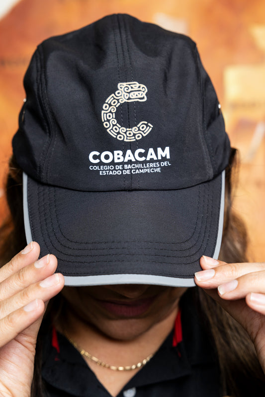Gorra negra deportiva con reflejante. Precio más IVA.